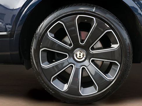 Used 2020 Bentley Bentayga Design Series AWD/4WD image 32