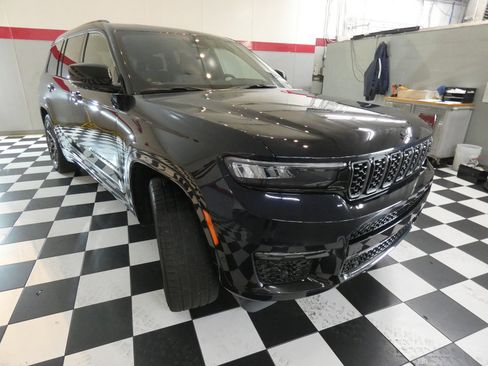 Used 2024 Jeep Grand Cherokee L Summit AWD/4WD image 4