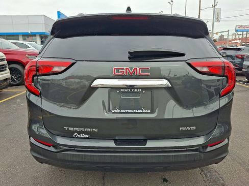 Used 2021 GMC Terrain SLE w/ Driver Convenience Package image 4