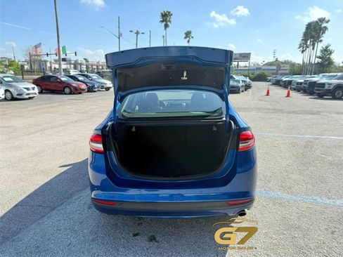 Used 2018 Ford Fusion SE w/ Fusion SE Technology Package FWD image 4