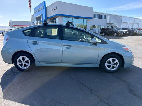 Used 2015 Toyota Prius Two FWD image 2