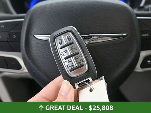 Used 2024 Chrysler Pacifica Touring-L image 37