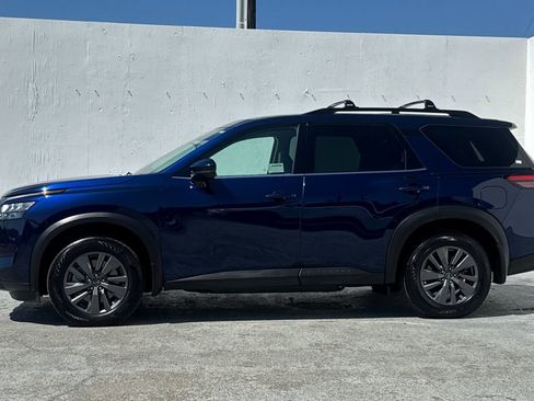 Used 2024 Nissan Pathfinder SV w/ SV Premium Package FWD image 6