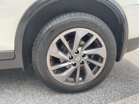 Used 2016 Nissan Rogue SL w/ SL Premium Package FWD image 10