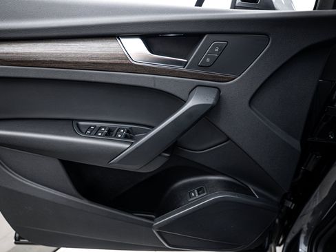 Certified 2025 Audi Q5 2.0T Premium image 12