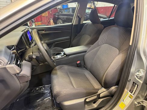 Used 2025 Toyota Camry LE image 35