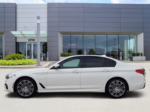 Used 2020 BMW 530e w/ M Sport Package image 3