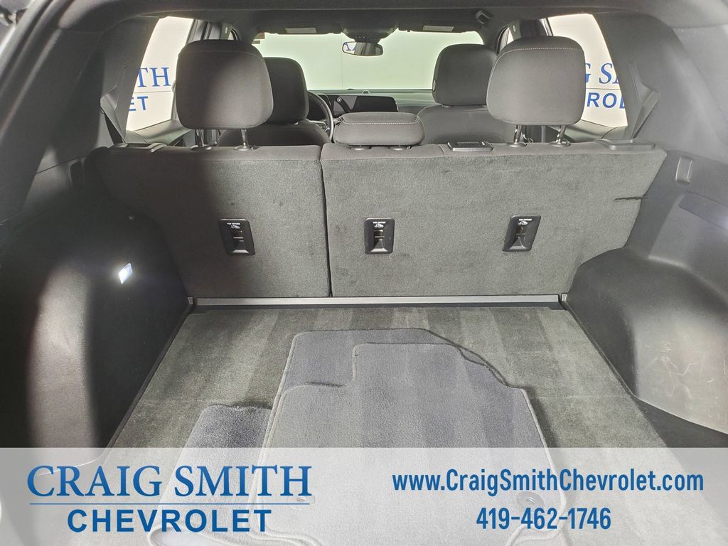 Used 2025 Chevrolet Equinox LT FWD image 13