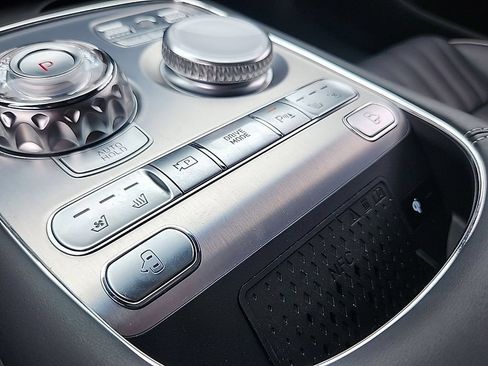 Used 2024 Genesis G90 3.5T AWD/4WD image 24