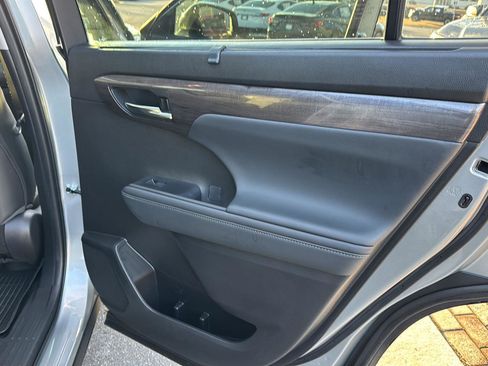 Certified 2022 Toyota Highlander Limited image 13