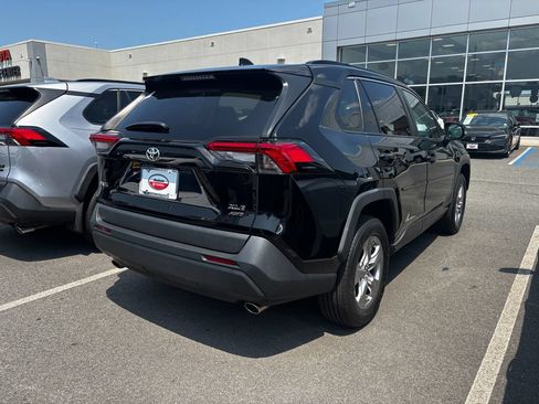 Used 2022 Toyota RAV4 XLE w/ Convenience Package AWD/4WD image 4