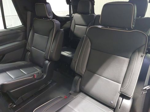 Used 2023 GMC Yukon SLT image 16