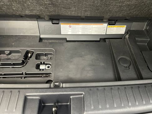 Used 2020 Toyota Highlander XLE image 34