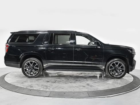 Used 2022 Chevrolet Suburban RST AWD/4WD image 8