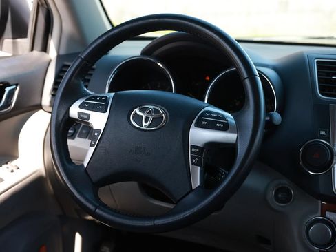 Used 2013 Toyota Highlander Limited AWD/4WD image 31