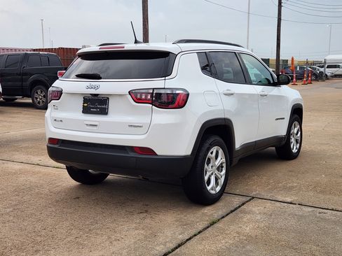 Used 2024 Jeep Compass Latitude AWD/4WD image 6