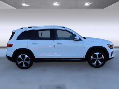 Used 2025 Mercedes-Benz GLB 250 image 4