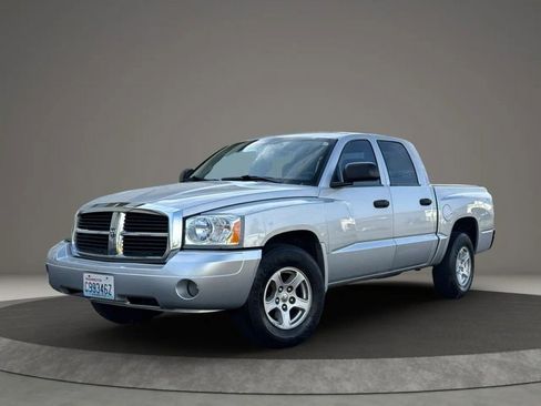 Used 2006 Dodge Dakota SLT w/ Trailer Tow Group AWD/4WD image 2