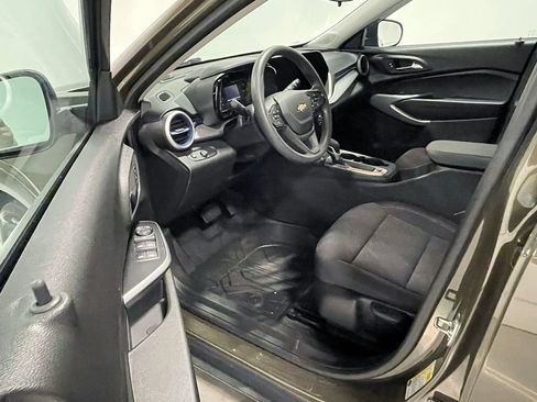 Used 2024 Chevrolet Trax LS FWD image 18