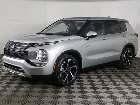 Used 2024 Mitsubishi Outlander SE image 10