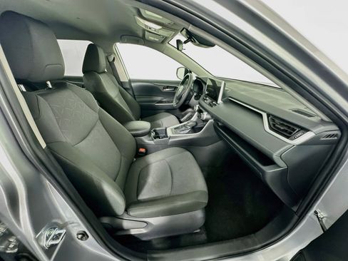 Used 2025 Toyota RAV4 XLE FWD image 32