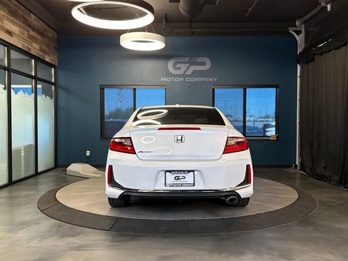 Used 2017 Honda Accord EX-L image 4