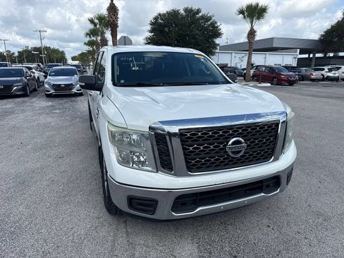 Used 2017 Nissan Titan SV RWD image 3