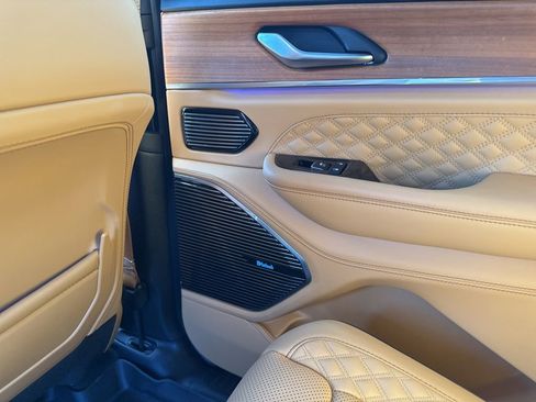 Used 2023 Jeep Grand Cherokee L Summit image 22