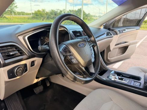 Used 2018 Ford Fusion SE FWD image 20