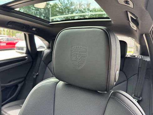 Used 2026 Porsche Macan AWD/4WD image 24