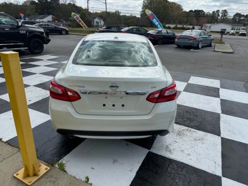 Used 2016 Nissan Altima 2.5 SV w/ Convenience Package image 6