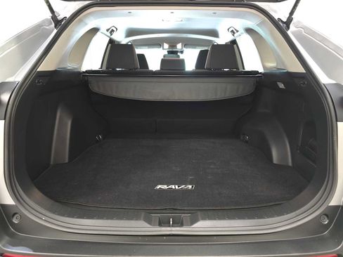 Used 2019 Toyota RAV4 LE w/ Carpet Mat Package AWD/4WD image 29