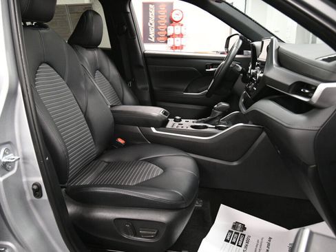 Certified 2024 Toyota Highlander XSE image 29