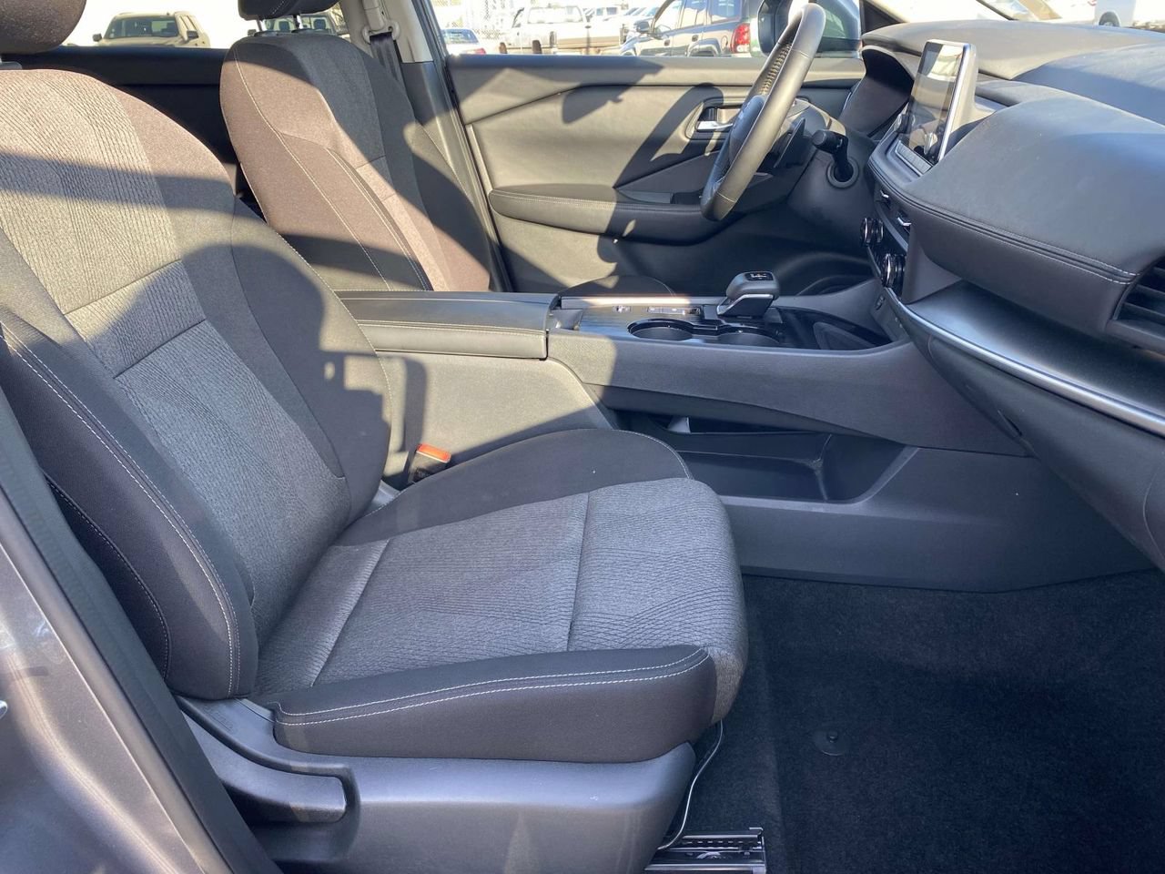 Used 2025 Nissan Rogue SV FWD image 12