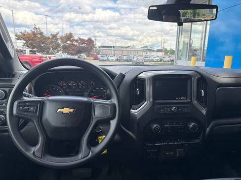 Used 2022 Chevrolet Silverado 1500 Custom AWD/4WD image 2