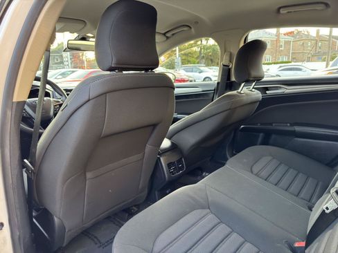Used 2019 Ford Fusion SE FWD image 28