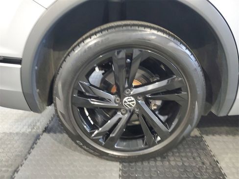 Used 2023 Volkswagen Tiguan SE R-Line image 7