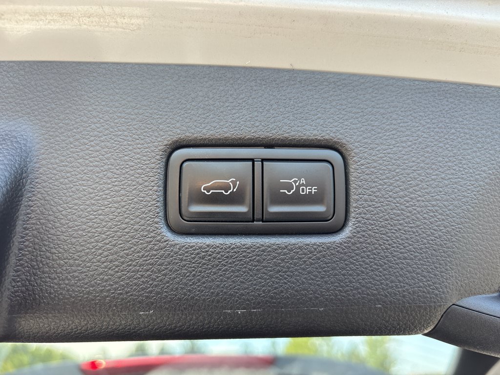 Used 2024 Kia Carnival EX FWD image 21