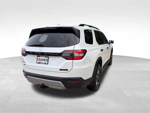 Used 2025 Honda Pilot TrailSport image 10