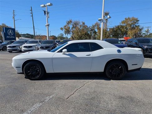 Used 2022 Dodge Challenger SXT image 7