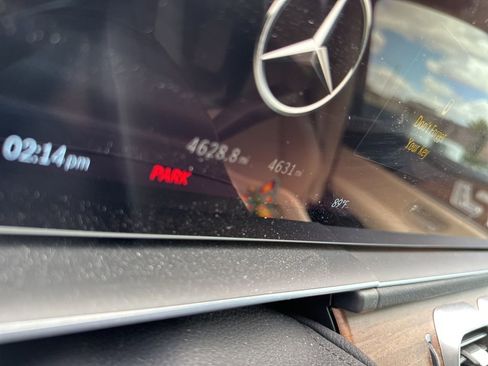 Used 2025 Mercedes-Benz GLE 450e 4MATIC image 4