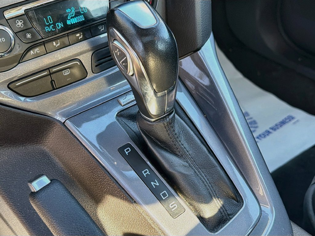 Used 2014 Ford Focus Titanium w/ Luxury Package FWD image 18