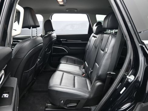 Used 2024 Kia Telluride LX FWD image 25