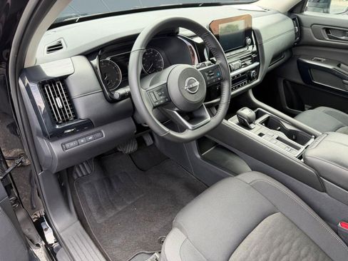 Used 2025 Nissan Pathfinder SV FWD image 7