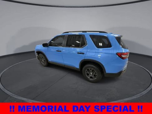 Used 2025 Honda Pilot TrailSport image 6