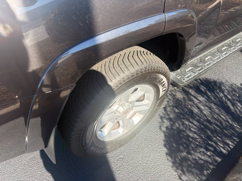 Used 2018 Toyota 4Runner SR5 AWD/4WD image 6