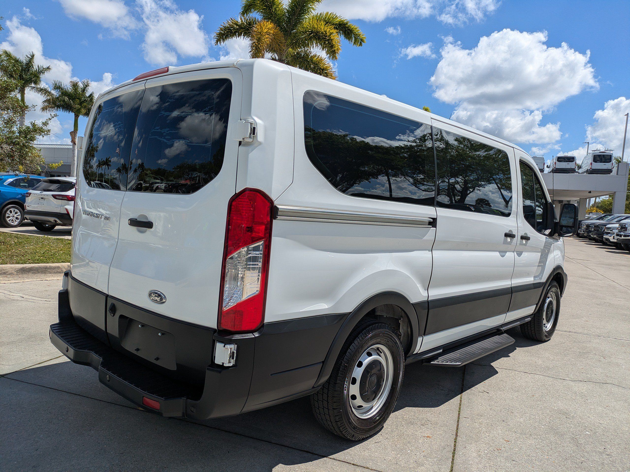 Used 2019 Ford Transit 150 XL RWD image 4