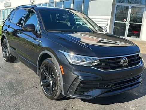 Used 2024 Volkswagen Tiguan SE R-Line AWD/4WD image 3