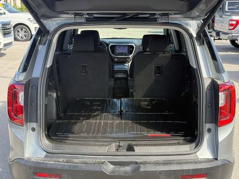 Used 2023 GMC Acadia SLE w/ Driver Convenience Package image 11