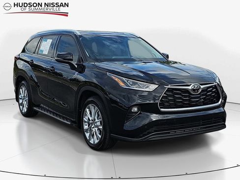 Used 2022 Toyota Highlander Limited FWD image 1
